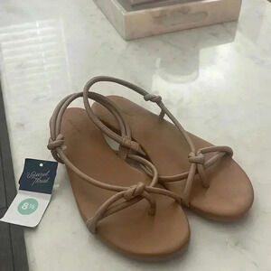 NWT Universal Thread Sandals